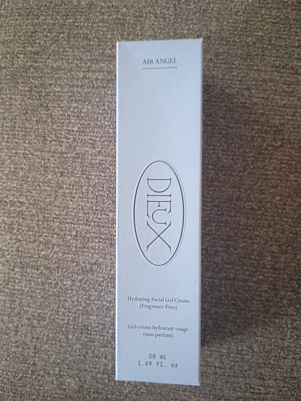 Deux Lux Hydrating Facial Gel Cream — white